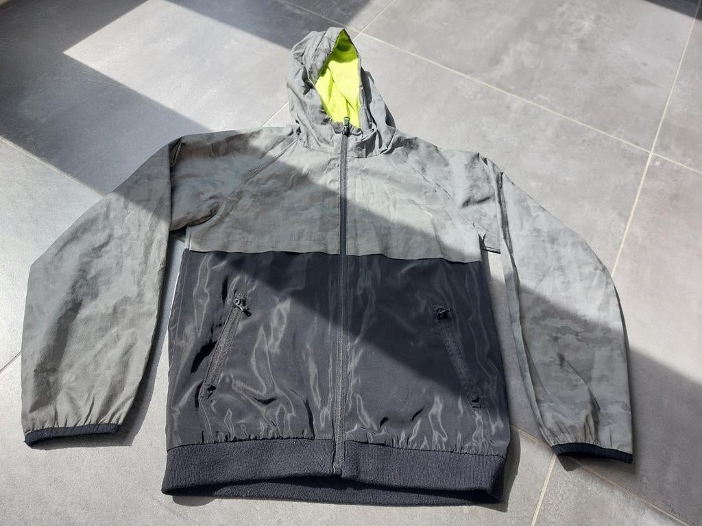Primark zomerjas maat 146, zwart/grijs met neonvoering, Kinderen en Baby's, Kinderkleding | Maat 140, Jongen of Meisje, Ophalen of Verzenden