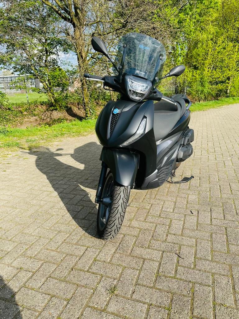 Piaggio BEVERLY 400 HPE bouwjaar 2022, Motoren, Scooter, Occasion, 399 cc, Minimaal motorrijbewijs A2