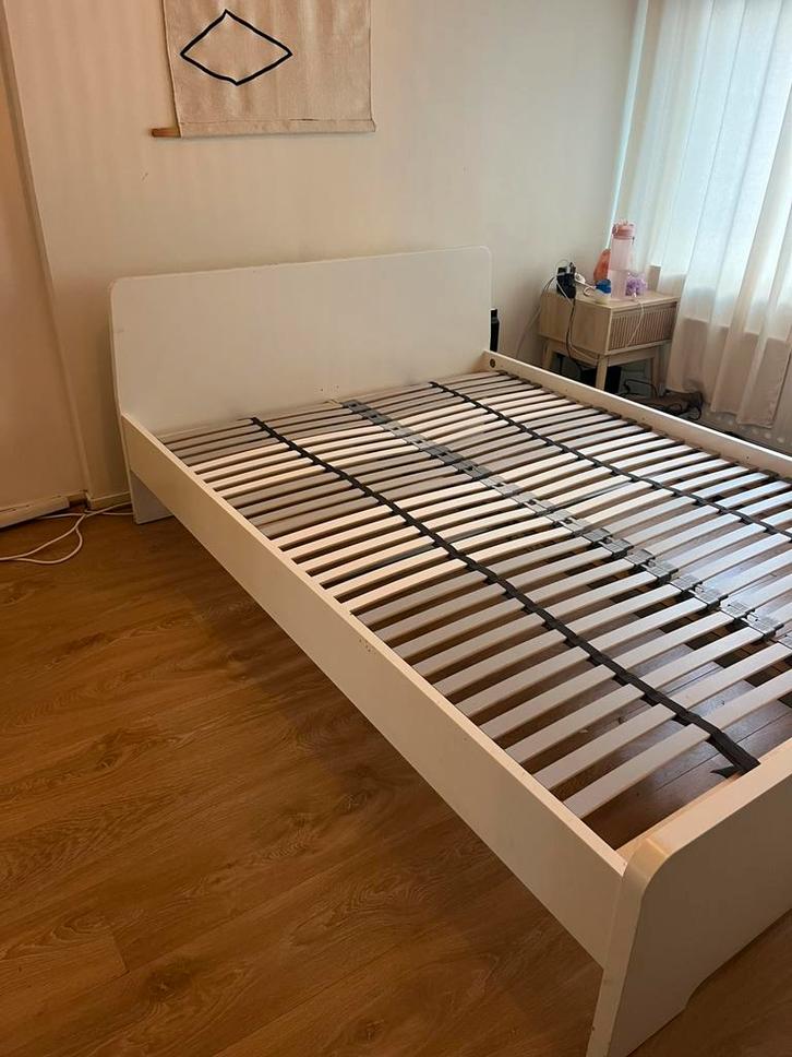 Bedframe 140x200, Huis en Inrichting, Slaapkamer | Bedden, Zo goed als nieuw, Tweepersoons, 140 cm, Hout, Wit, Ophalen