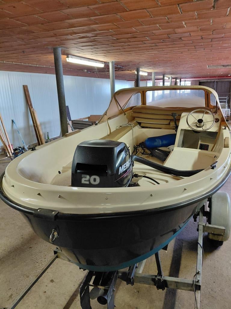 Zeer nette sloep met Mercury 4-takt  15 pk buitenboordmotor, Watersport en Boten, Sloepen, 10 tot 30 pk, Ophalen of Verzenden