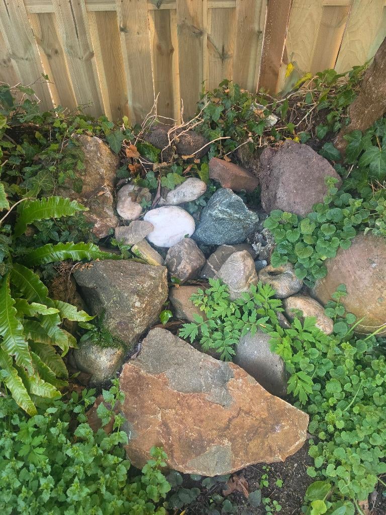 VERKOCHT Dochtertje verkoopt de tuin sierstenen, Ophalen, Zo goed als nieuw