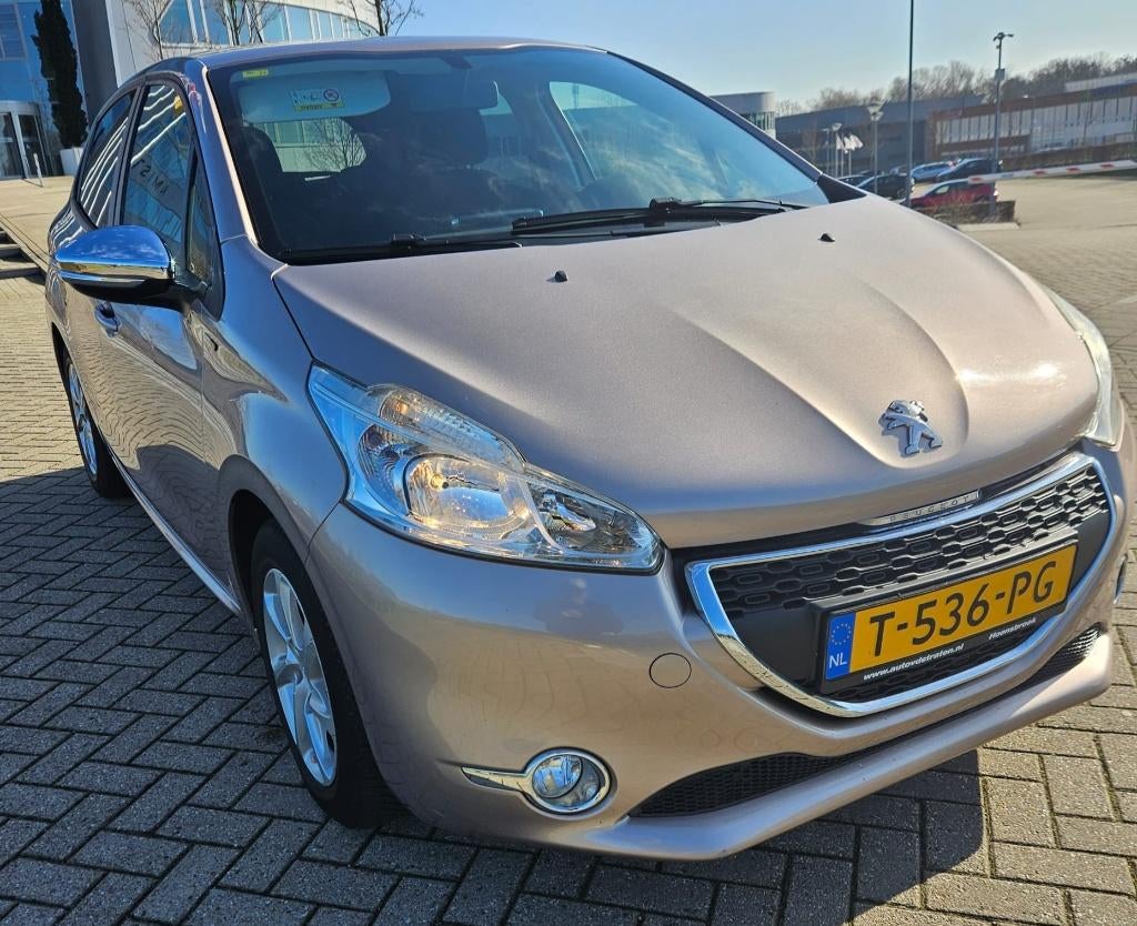 Peugeot 208 1.2 VTI 60KW/82PK 5-D 2015, Auto's, Peugeot, Particulier, ABS, Airbags, Airconditioning, Bluetooth, Centrale vergrendeling