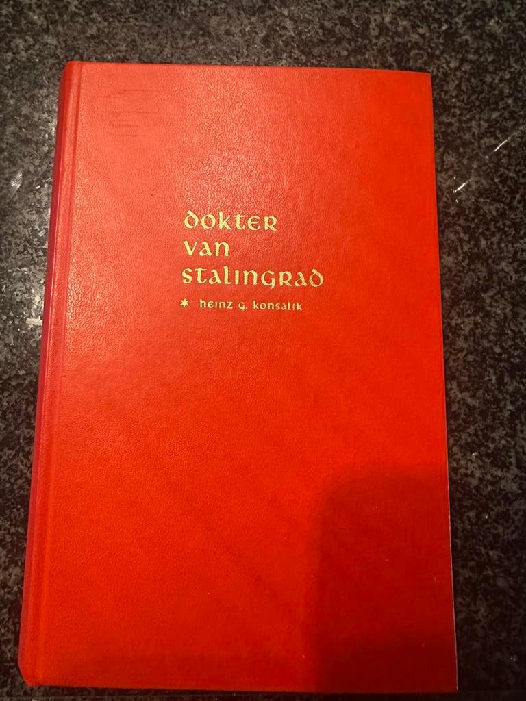 Dokter van Stalingrad - Heinz G. Konsalik (11e druk), Boeken, Romans, Ophalen of Verzenden, Gelezen, Nederland