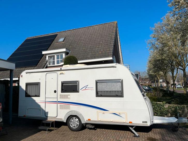Caravan Buerstner Averso met evt stalling Liempde, Caravans en Kamperen, Caravans, Particulier, tot en met 4, 1000 - 1250 kg, Rondzit