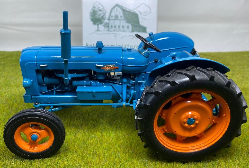 MINICHAMPS 1/18 SCALE Diecast 109 183070 - Porsche Super Traktor 1958