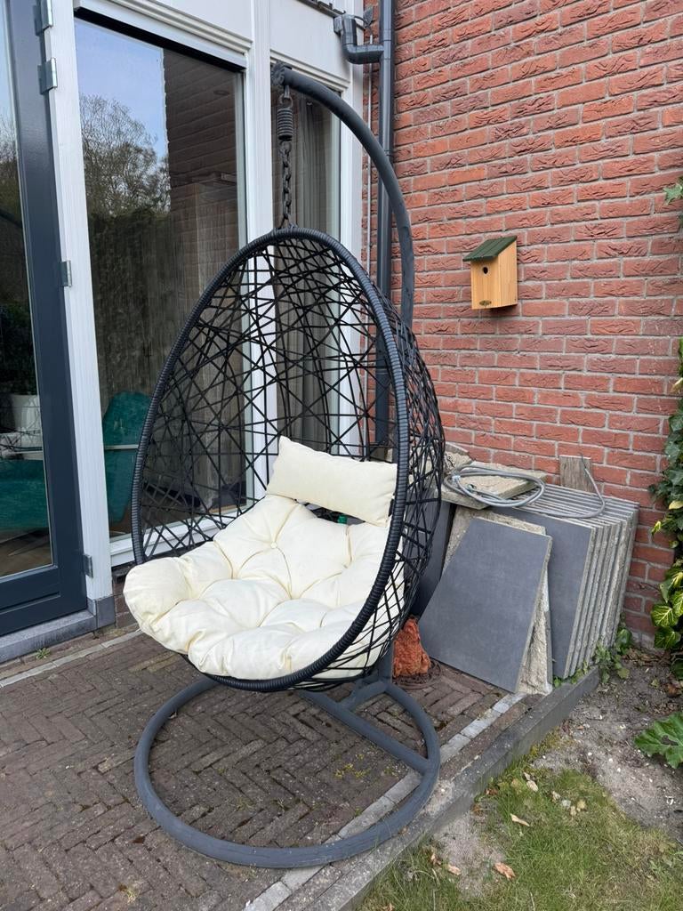 Hangstoel ei, Ophalen, Zo goed als nieuw, Plastic