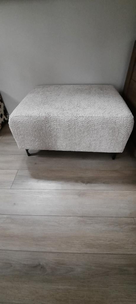 Poef / hocker nog nieuw, Huis en Inrichting, Banken | Voetenbanken en Poefen, Ophalen, Nieuw, Vierkant, Stof