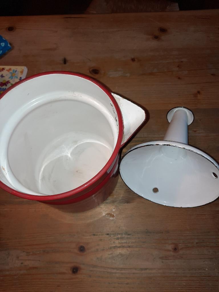 Rode melkkoker met melkwacht, Ophalen of Verzenden