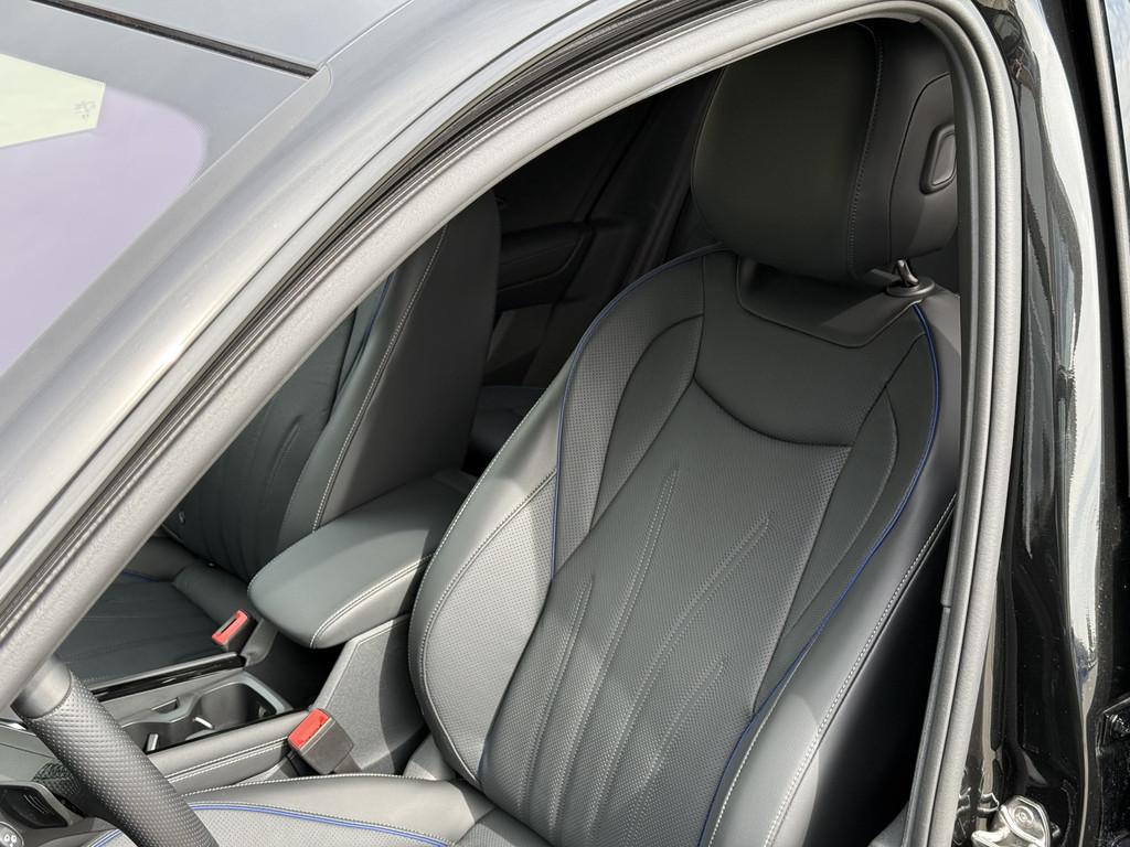 Volkswagen Tiguan 1.5 eHybrid R-Line Edition 272pk Leer | H&, 4 cilinders, 2000 kg, Zwart, Leder