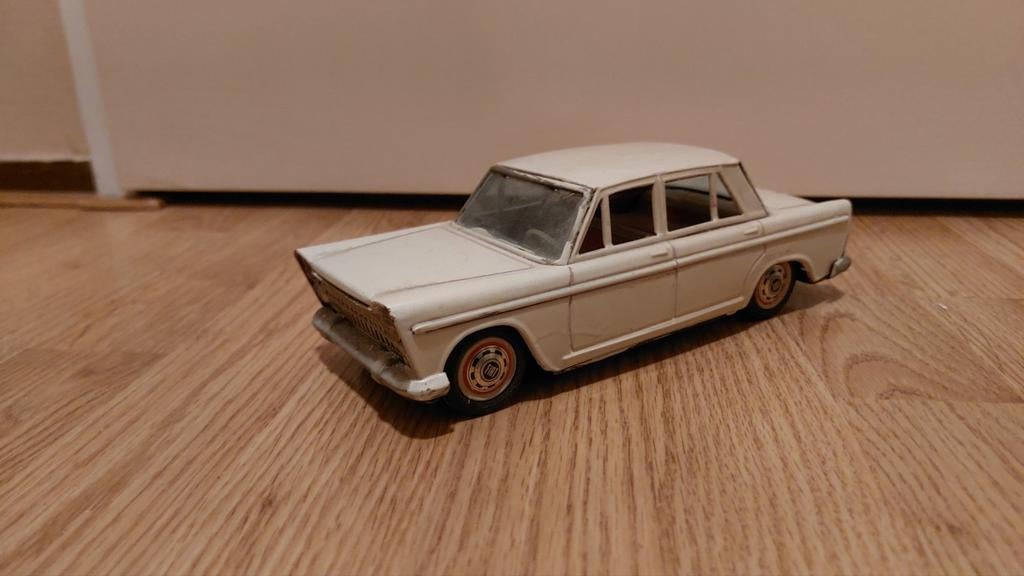 Fiat 1800 made in Japan, Ophalen of Verzenden