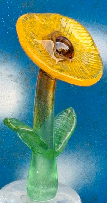Tarmo Maaronen (Fin), Zonnebloem.  16 cm. beschikbaar voor biedingen