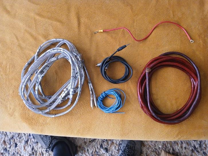 Versterker voedingskabels, Auto-onderdelen, Elektronica en Kabels, Gebruikt, Ophalen