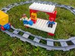 Lego Duplo - Treinbaan met stationnetje, wagon en machinist, Ophalen of Verzenden, Zo goed als nieuw, Duplo