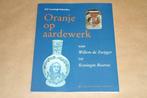 Boek - Oranje op aardewerk !!, Antiek en Kunst, Antiek | Keramiek en Aardewerk, Ophalen of Verzenden