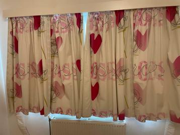 Witte gordijnen 140x235 – met roze hartmotief beschikbaar voor biedingen