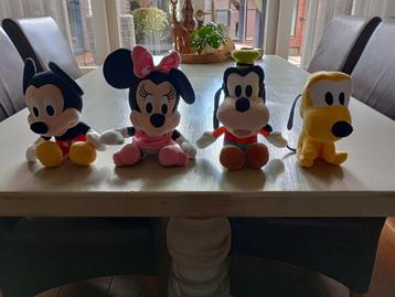 Setje Disney knuffels 20cm Mickey Minnie Goofy Pluto beschikbaar voor biedingen