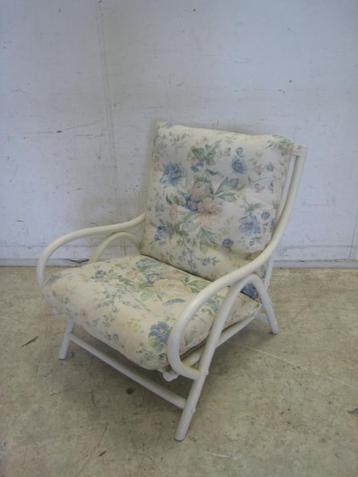 Vintage rotan fauteuil beschikbaar voor biedingen