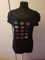 Zwart t-shirt met gekleurde lippen - maat L, Kleding | Dames, Ophalen of Verzenden, Maat 42/44 (L), Zwart, Korte mouw