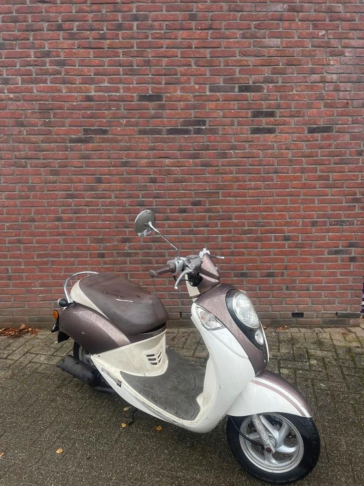 Sym mio 65 (Geel kenteken), Fietsen en Brommers, Scooters | SYM, Zo goed als nieuw, Mio, Maximaal 45 km/u, Benzine, Ophalen