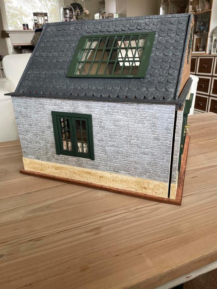 Beren Poppenhuis in nette staat !, Verzamelen, Poppenhuizen en Toebehoren, Zo goed als nieuw, Poppenhuis, Ophalen of Verzenden