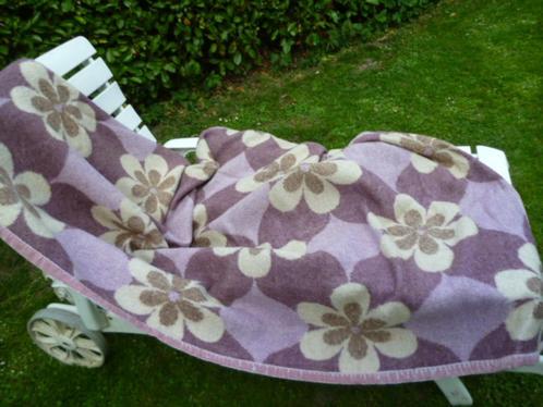 wollen Aabe  deken 235 x 210 cm 2pers paars/lila bloem, Huis en Inrichting, Woonaccessoires | Plaids en Woondekens, Gebruikt, Ophalen of Verzenden
