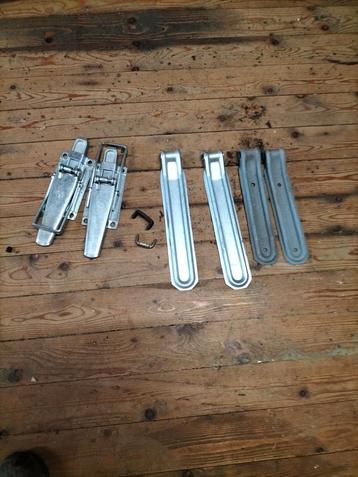 Aanhanger onderdelen beschikbaar voor biedingen