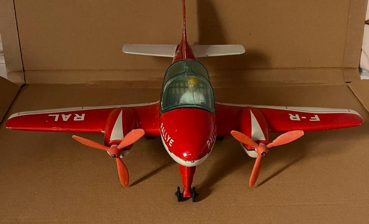 Vintage retro Joustra vliegtuig 32cm lang 36,5 breed frictie, Hobby en Vrije tijd, Modelbouw | Vliegtuigen en Helikopters, Gebruikt