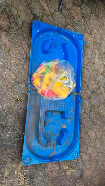 Waterbaan  met toebehoren bootjes ect beschikbaar voor biedingen