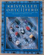 Boek Kristallen ontcijferd - Sue Lilly, Boeken, Ophalen of Verzenden, Zo goed als nieuw, Spiritualiteit algemeen, Achtergrond en Informatie