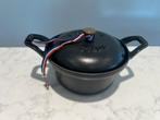 Nieuwe Staub La Cocotte 12 cm mat zwart, Huis en Inrichting, Keuken | Potten en Pannen, Gietijzer, Nieuw, Ophalen of Verzenden