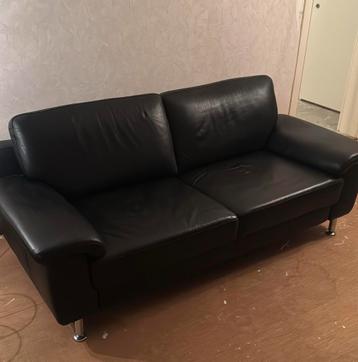 Luxe zwarte leren 2-zitsbank – zeer goede staat beschikbaar voor biedingen