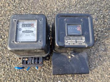 2 Oude Kilowattuur Meters - Vintage Elektriciteit beschikbaar voor biedingen