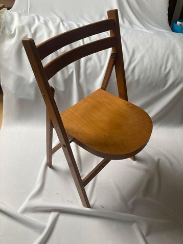 Houten Klapstoel - Handig en Stijlvol! beschikbaar voor biedingen