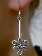 Zilveren 925 zilver oorhangers keltische knoop aan staafje, Nieuw, Zilver, Hangers, Zilver