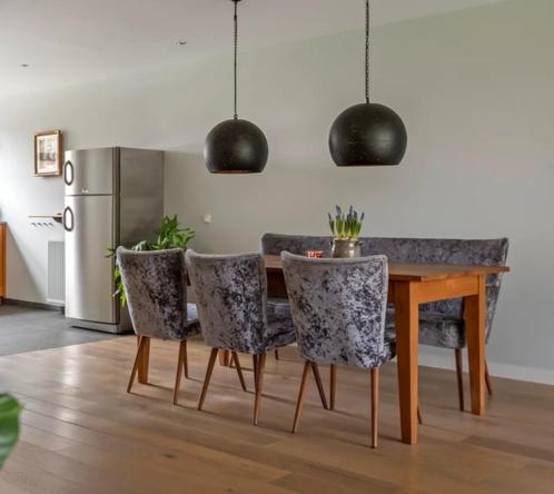 Eetkamerbank + 3 stoelen, Huis en Inrichting, Stoelen, Gebruikt, Vijf, Zes of meer stoelen, Hout, Stof, Grijs, Ophalen