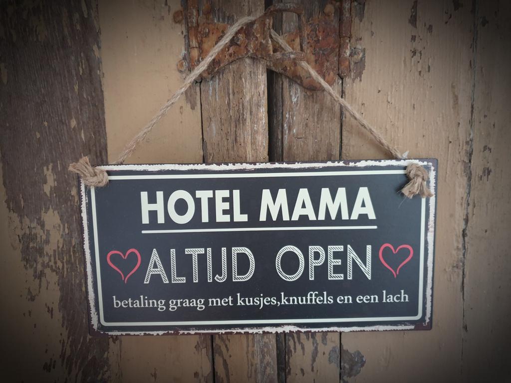 Metalen tekst bord "Hotel mama altijd open" spreuk, Ophalen of Verzenden, Nieuw