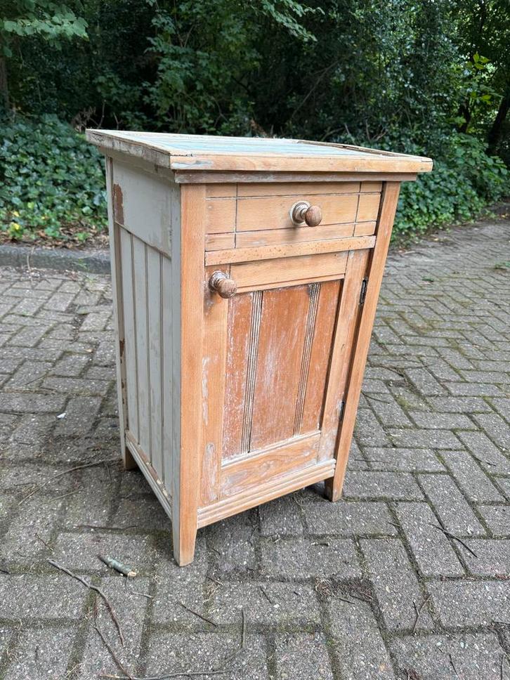 Vintage Kaatje/Nachtkastje met lade en deur, Huis en Inrichting, Slaapkamer | Nachtkastjes, Gebruikt, Ophalen