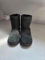 UGGS zwart, Kinderen en Baby's, Kinderkleding | Schoenen en Sokken, Ophalen, Zo goed als nieuw