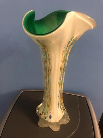 Antieke vaas in perfecte staat. Hoogte 38 cm beschikbaar voor biedingen