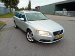 Volvo V70 2.0 2008 Grijs volvo dealer onderhouden, Auto's, Voorwielaandrijving, 145 pk, 4 cilinders, Handgeschakeld