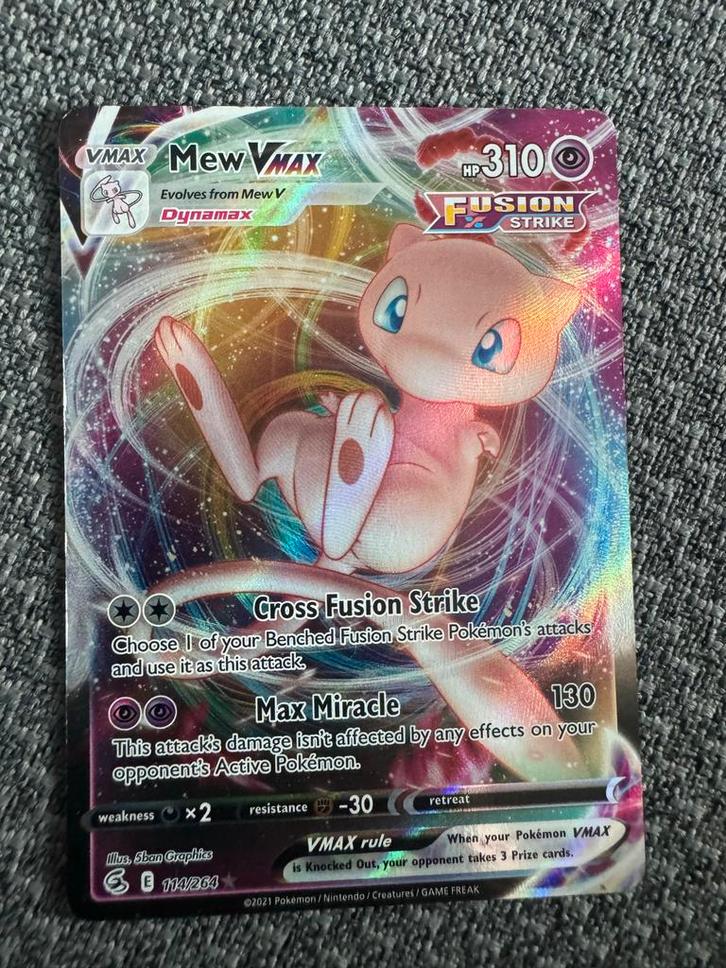 Mew VMAX - Fusion Strike Pokémonkaart, Hobby en Vrije tijd, Verzamelkaartspellen | Pokémon, Zo goed als nieuw, Losse kaart, Foil