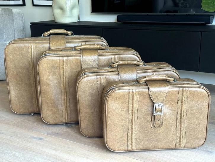 Vintage kofferset, Sieraden, Tassen en Uiterlijk, Koffers, Gebruikt, Hard kunststof, 70 cm of meer, Wieltjes, Ophalen