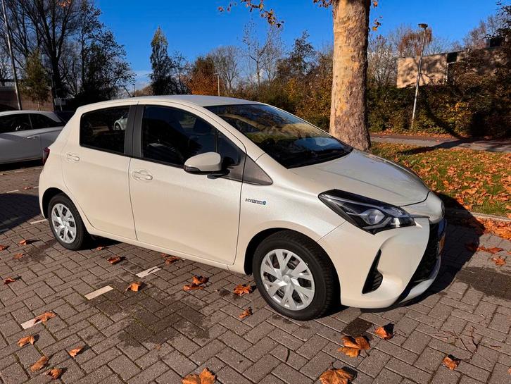Toyota Yaris 1.5 Hybrid 100pk 5D CVT 2017 Wit, Auto's, Toyota, Particulier, Yaris, ABS, Achteruitrijcamera, Airbags, Airconditioning