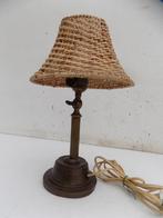 Lamp tafellamp brocante antiek met kap, Huis en Inrichting, Ophalen of Verzenden, Gebruikt, Metaal, Minder dan 50 cm