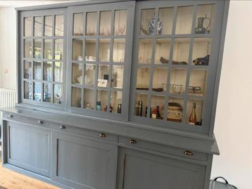 Authentieke buffet/vitrine kast beschikbaar voor biedingen