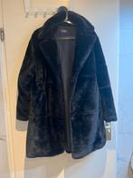 Mooie imitatie bontjas knielengte, Ophalen of Verzenden, Zo goed als nieuw, Maat 46/48 (XL) of groter, Zwart