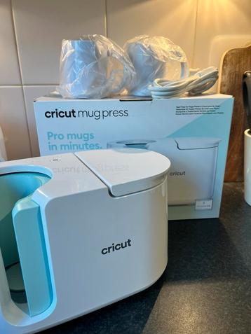 Cricut mokkenpers met hoes beschikbaar voor biedingen