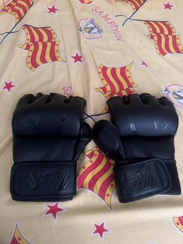 Venum mma handschoenen beschikbaar voor biedingen