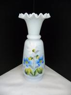 WIT MELKGLAS GEBRANDSCHILDERD VAASJE 18 CM HOOG VINTAGE, Verzenden