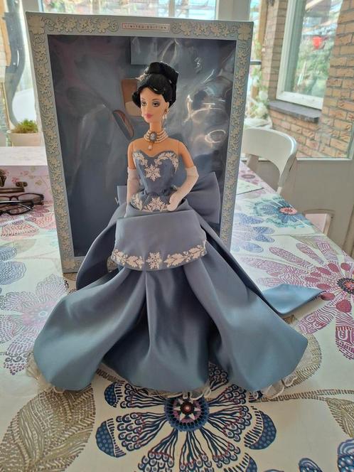 Barbie Wedgewood blauw met doos, Verzamelen, Poppen, Zo goed als nieuw, Ophalen of Verzenden